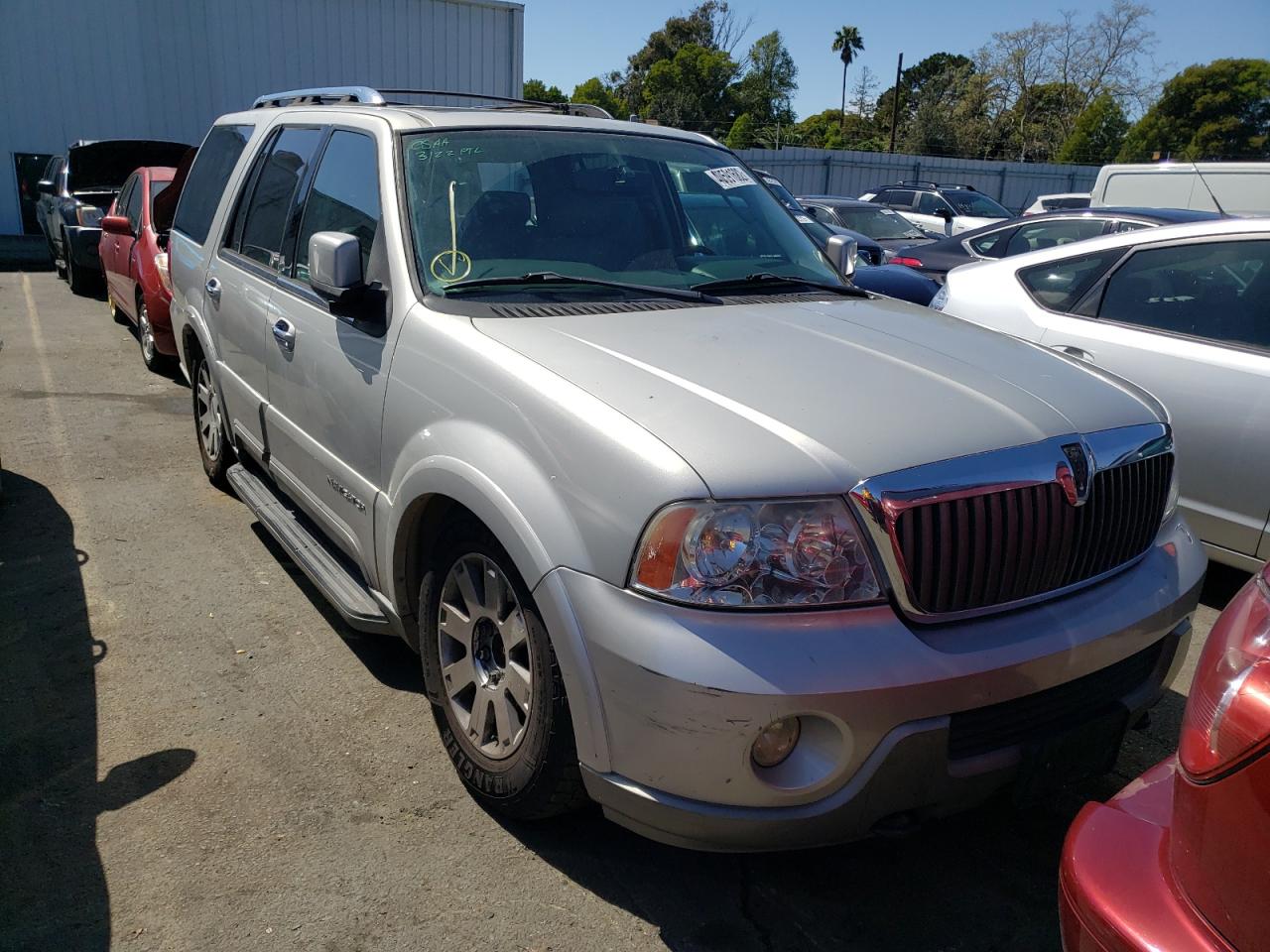 LINCOLN NAVIGATOR 2004 with VIN 5LMFU28R54LJ41950 - Photo from auction