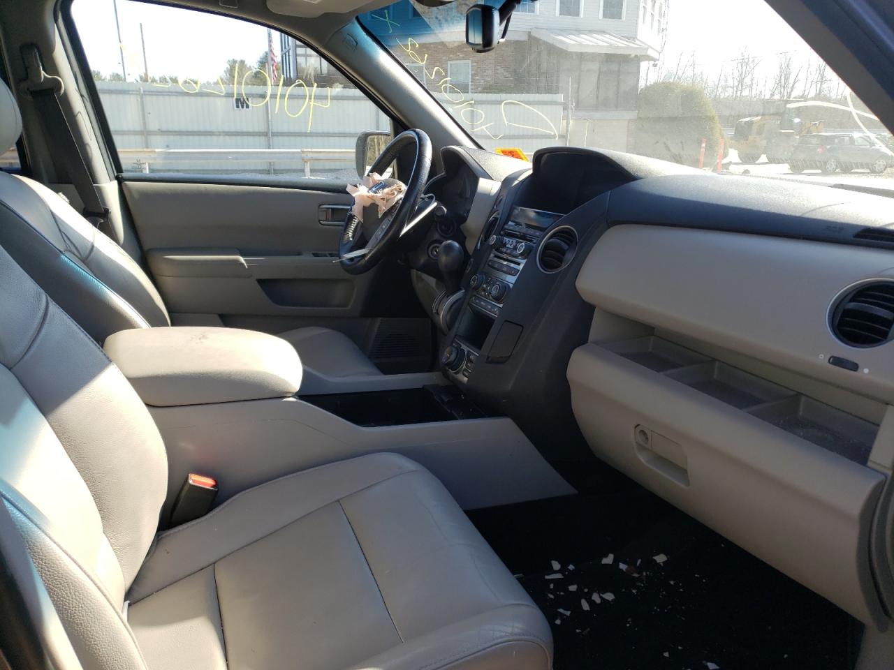 Photo 5 from auction – 2015 HONDA PILOT TOUR with VIN 5FNYF4H92FB037329