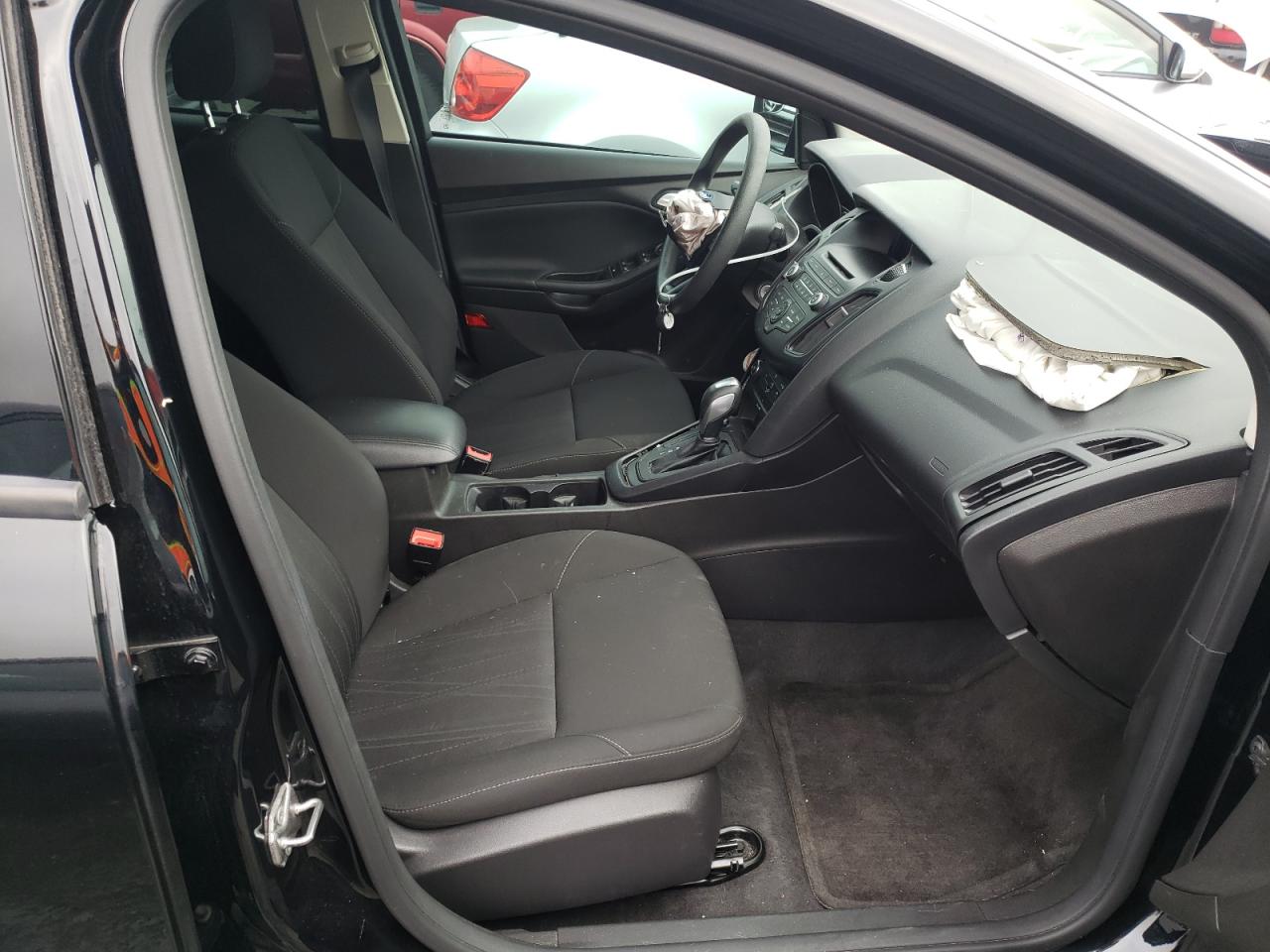 Photo 5 from auction – 2016 FORD FOCUS SE with VIN 1FADP3F27GL268999