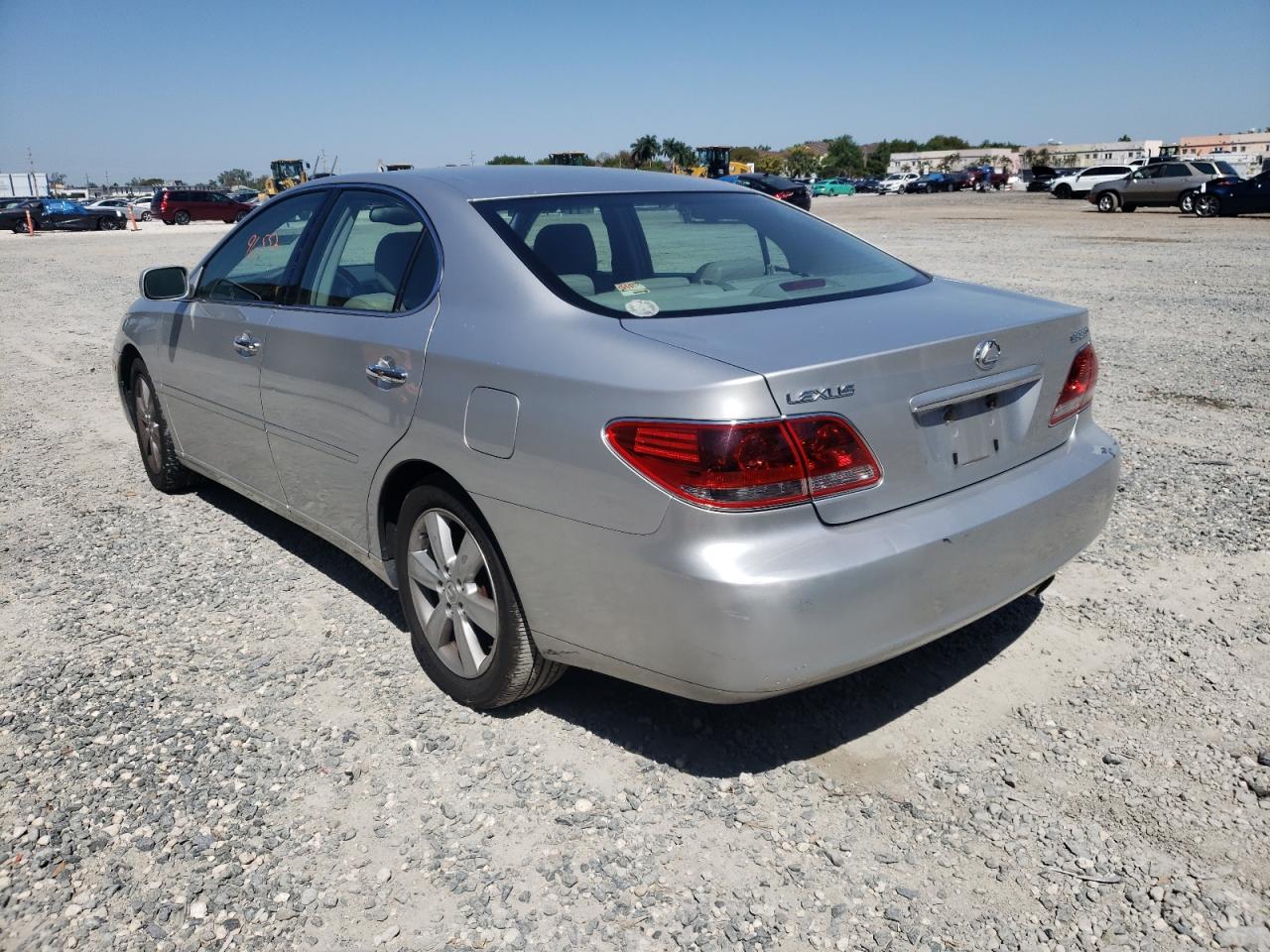 Foto 3 de la subasta – 2005 LEXUS ES 330 con VIN JTHBA30G955066463