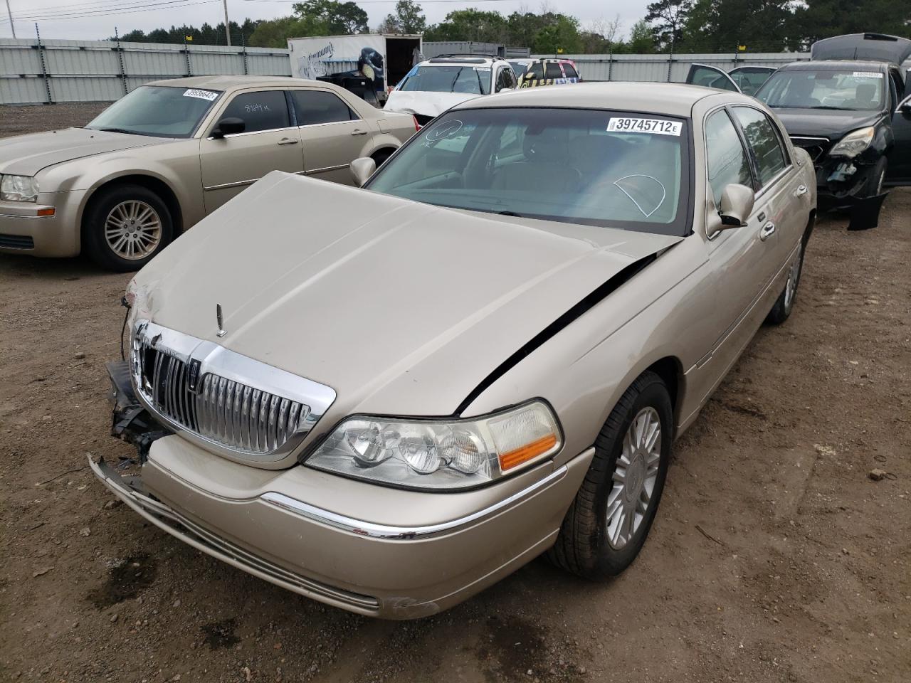 Photo 2 from auction – 2008 LINCOLN TOWN CAR S with VIN 2LNHM82V18X653136