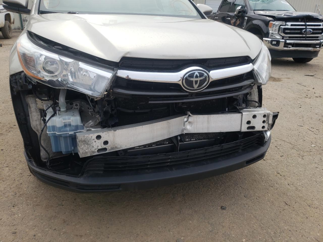 Photo 9 from auction – 2015 TOYOTA HIGHLANDER with VIN 5TDDKRFH9FS213578