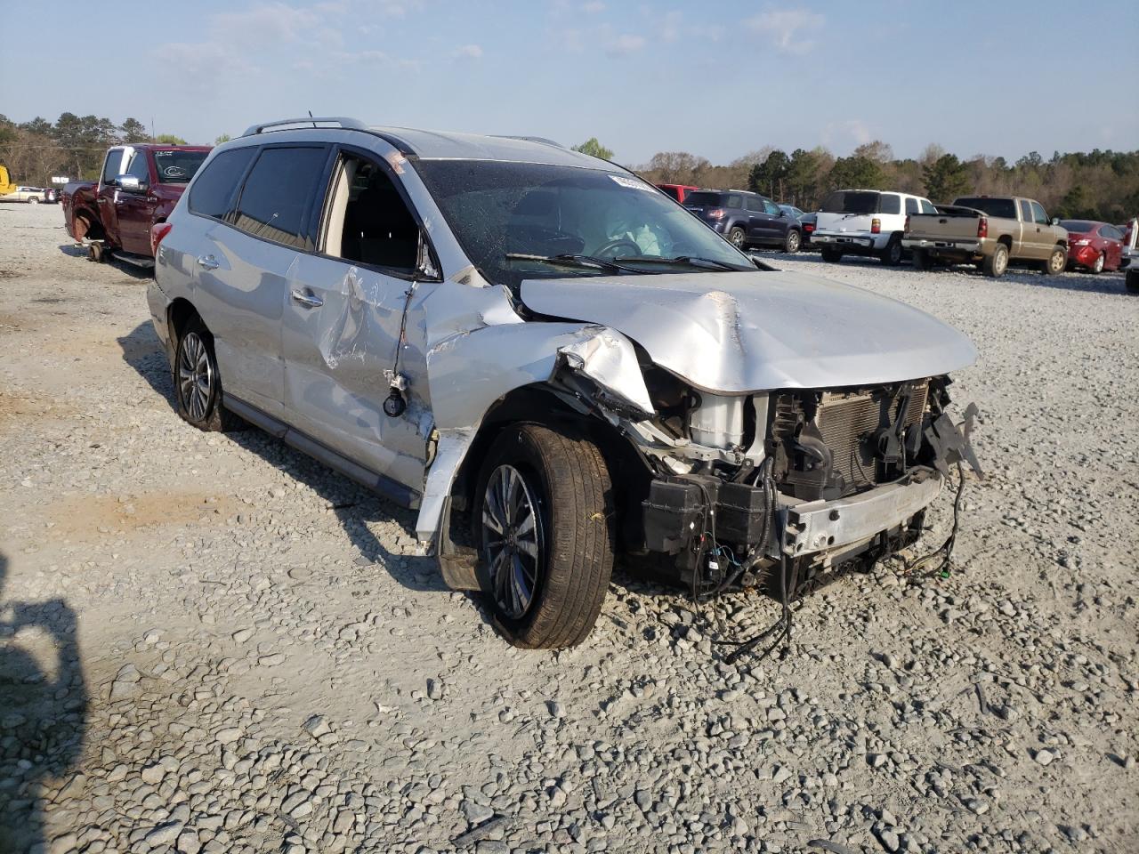 NISSAN PATHFINDER 2017 with VIN 5N1DR2MNXHC626122 - Photo from auction