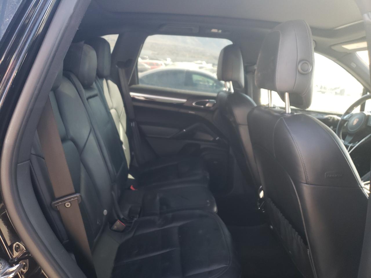 Photo 6 from auction – 2014 PORSCHE CAYENNE with VIN WP1AA2A23ELA95977