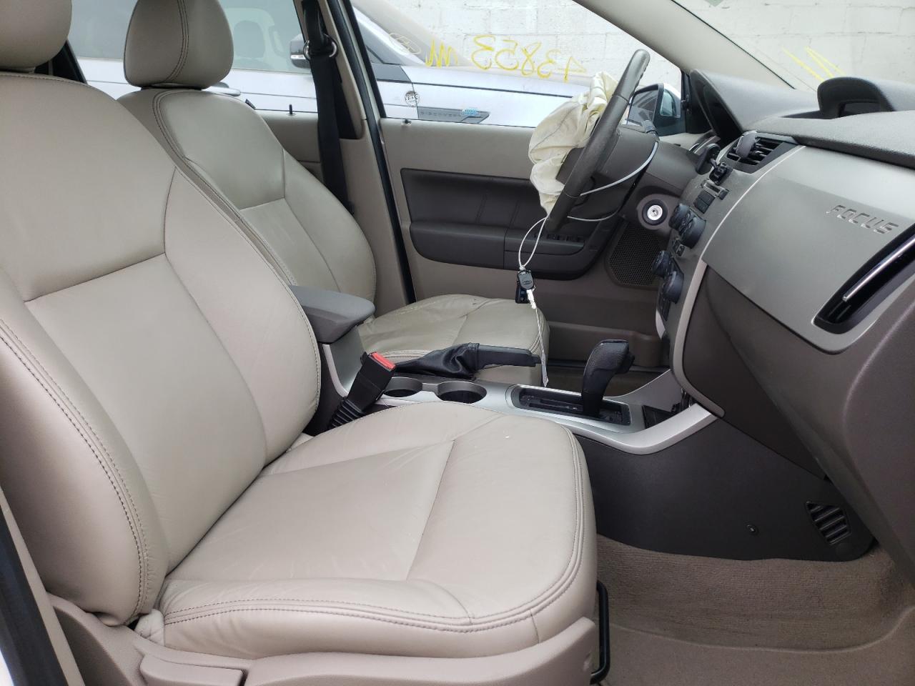 Photo 5 from auction – 2011 FORD FOCUS SEL with VIN 1FAHP3HN6BW192692