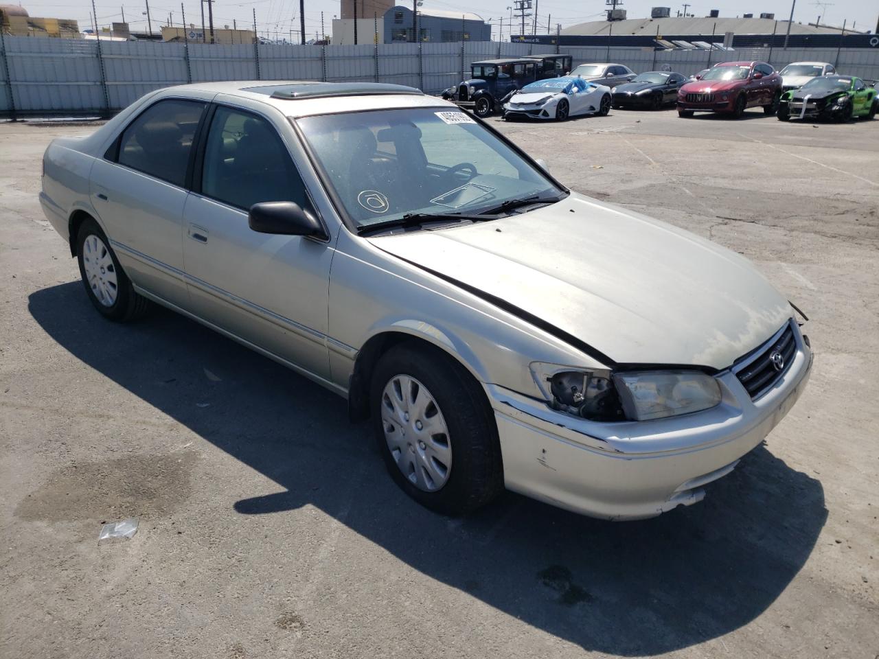 TOYOTA CAMRY LE 2000 with VIN JT2BF28K4Y0284102 - Photo from auction