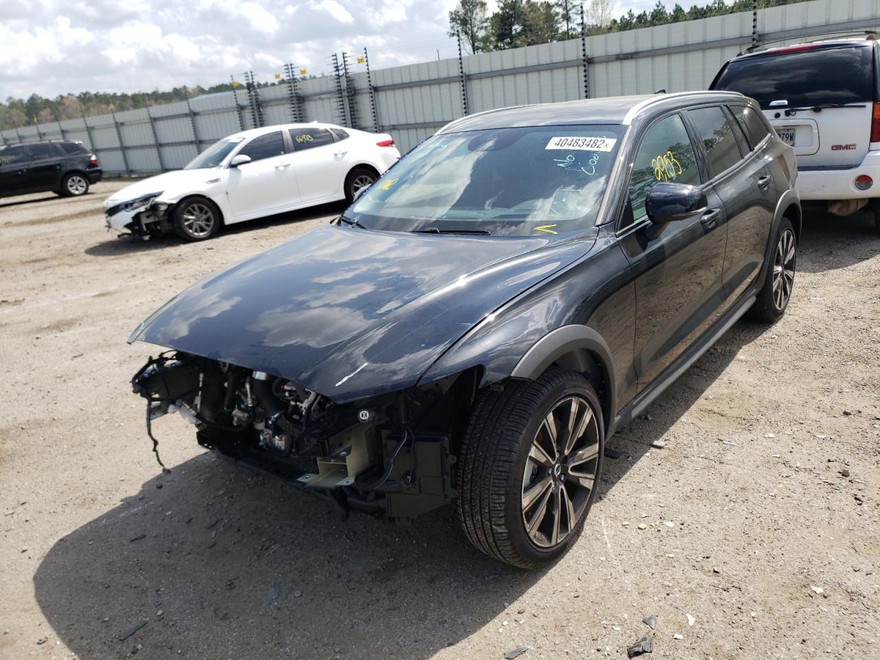 Photo 2 from auction – 2022 VOLVO V60 CROSS with VIN YV4102WK2N1086340