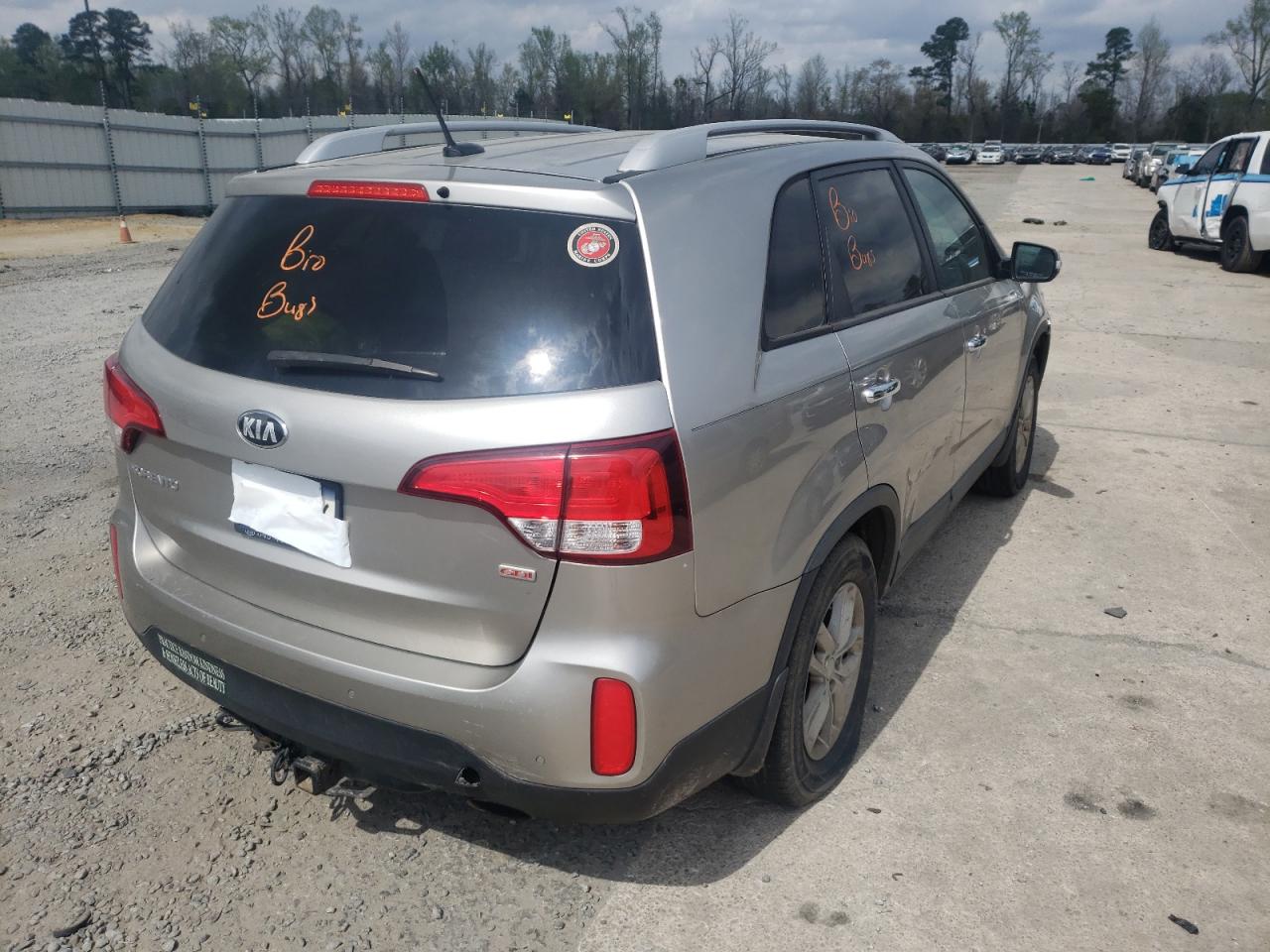 Photo 4 from auction – 2015 KIA SORENTO LX with VIN 5XYKT3A63FG569240