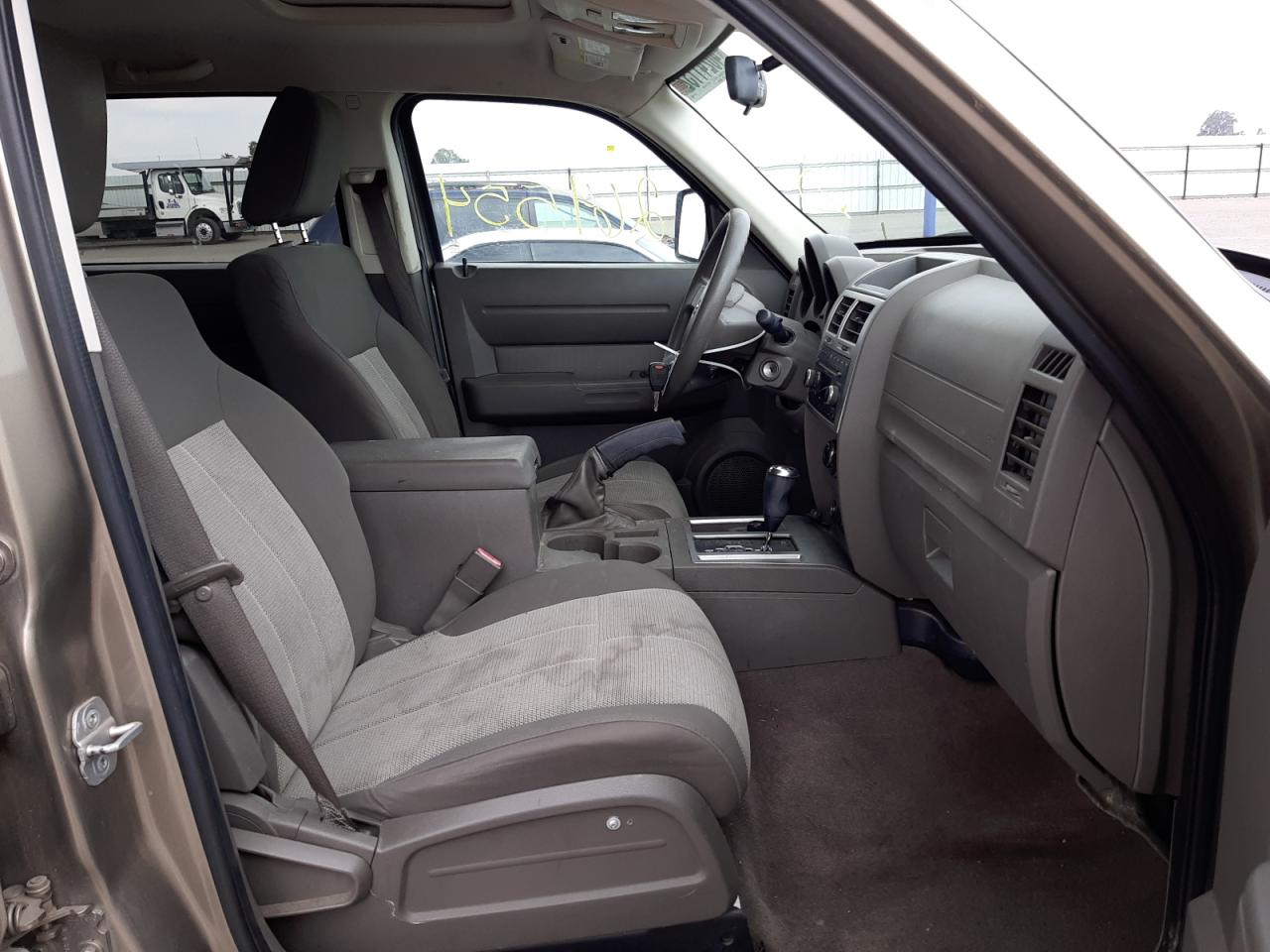Photo 5 from auction – 2007 DODGE NITRO SXT with VIN 1D8GU28K17W592652