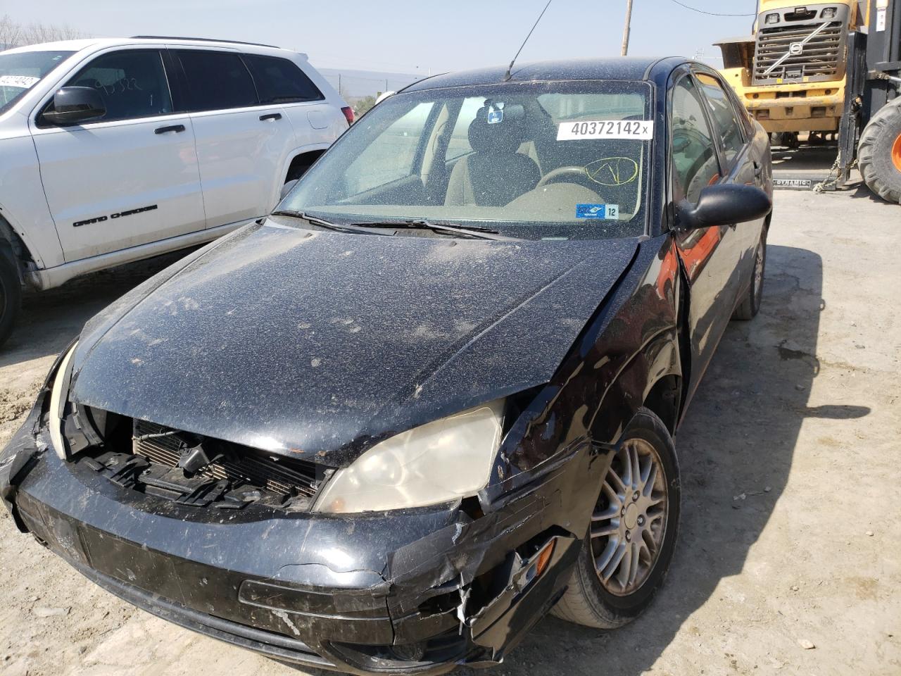 Photo 2 from auction – 2005 FORD FOCUS ZX4 with VIN 1FAFP34N25W291477