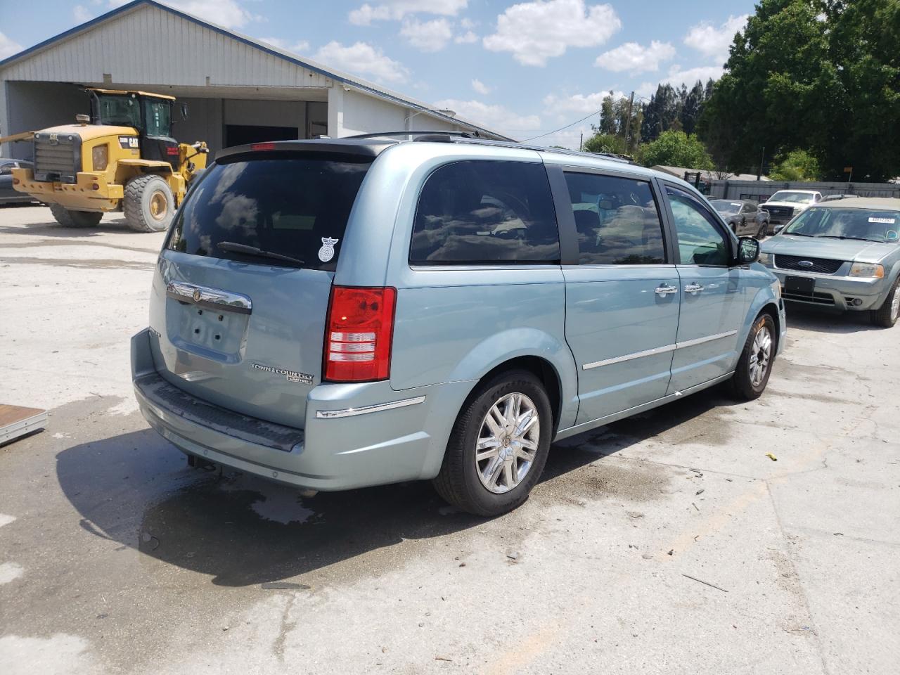 Photo 4 from auction – 2009 CHRYSLER TOWN AND C with VIN 2A8HR64X69R565450