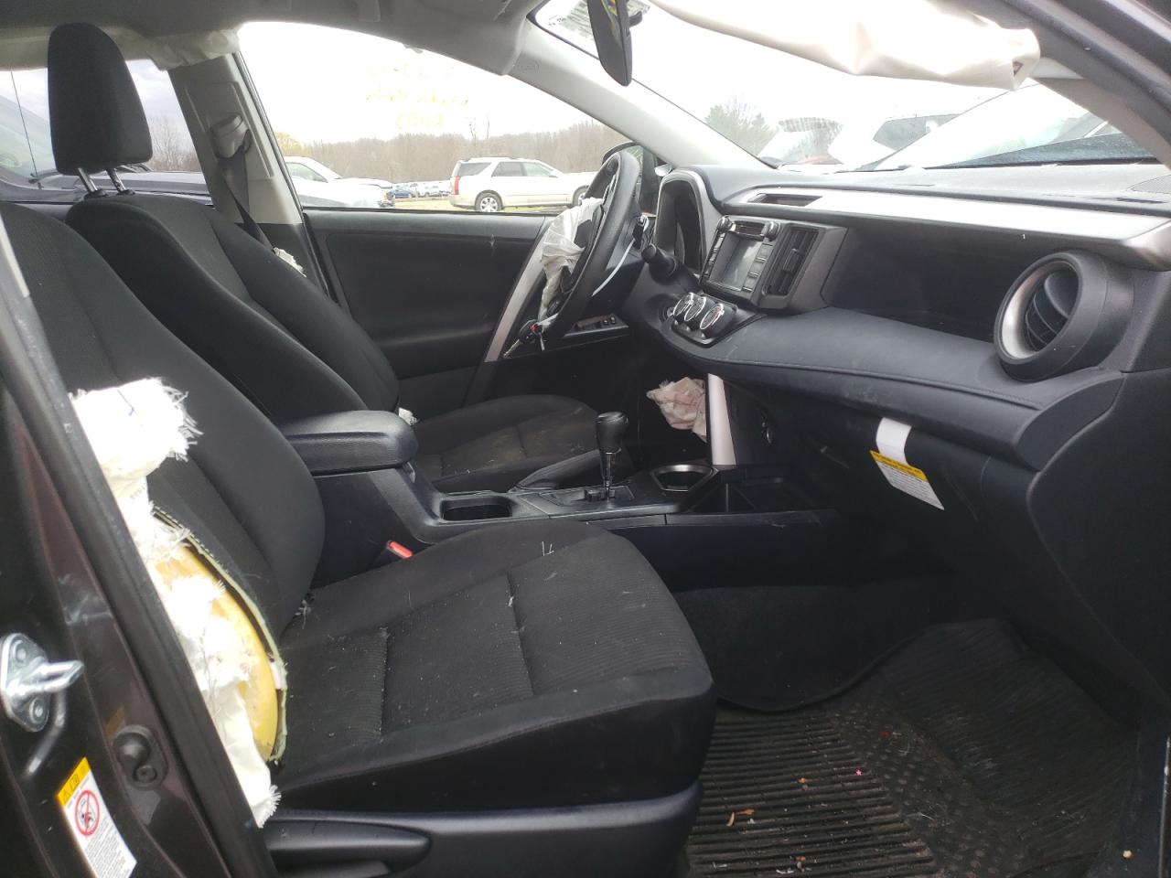Photo 5 from auction – 2017 TOYOTA RAV4 LE with VIN JTMBFREV9HJ137993