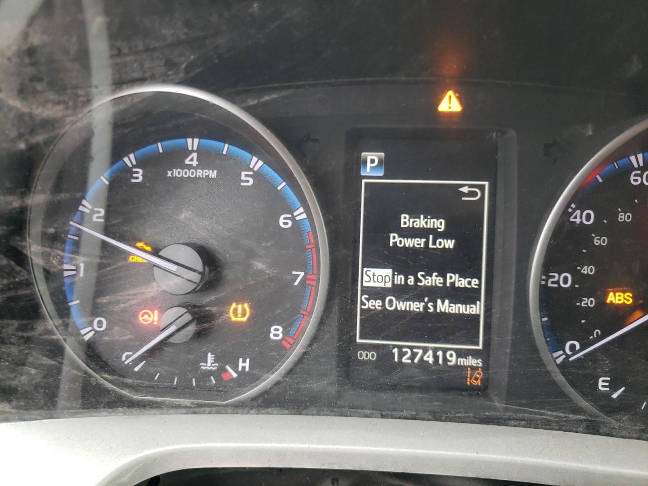 Photo 8 from auction – 2018 TOYOTA RAV4 LE with VIN 2T3ZFREV1JW491495
