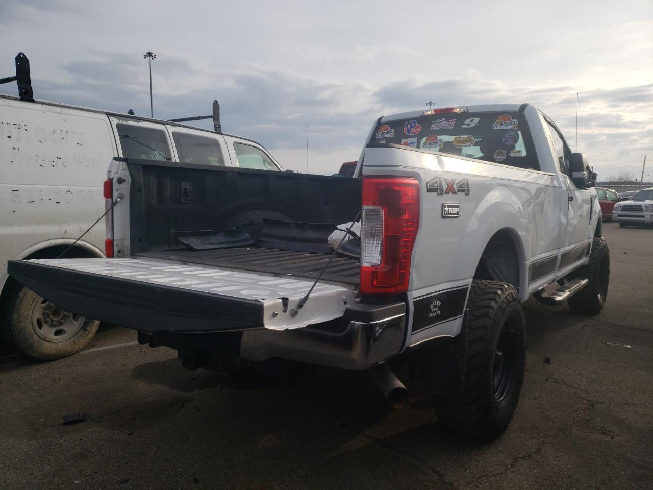 Photo 4 from auction – 2019 FORD F250 SUPER with VIN 1FTBF2B63KEG82138