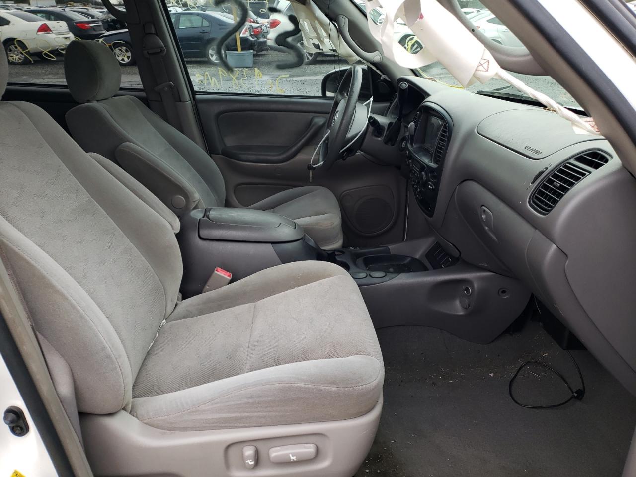 Photo 5 from auction – 2005 TOYOTA SEQUOIA SR with VIN 5TDBT44A95S236421