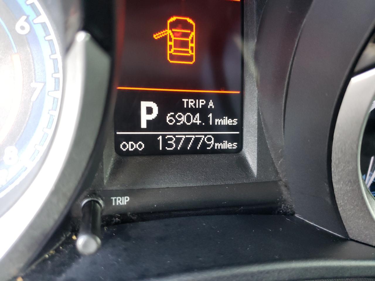 Photo 8 from auction – 2014 TOYOTA COROLLA S with VIN 5YFBURHEXEP131788