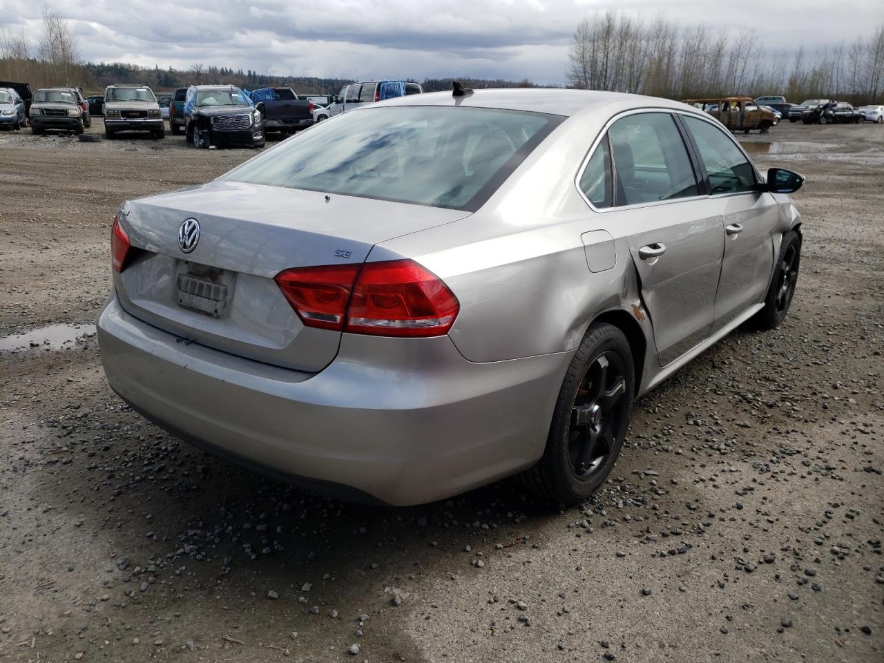 Photo 4 from auction – 2012 VOLKSWAGEN PASSAT SE with VIN 1VWBP7A33CC040367