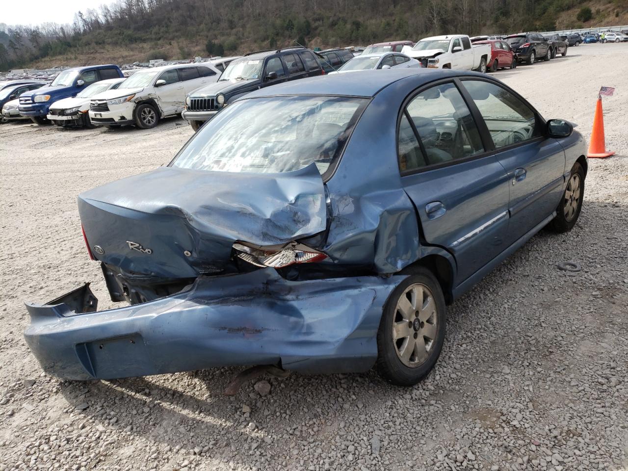 Photo 4 from auction – 2002 KIA RIO with VIN KNADC123226089329