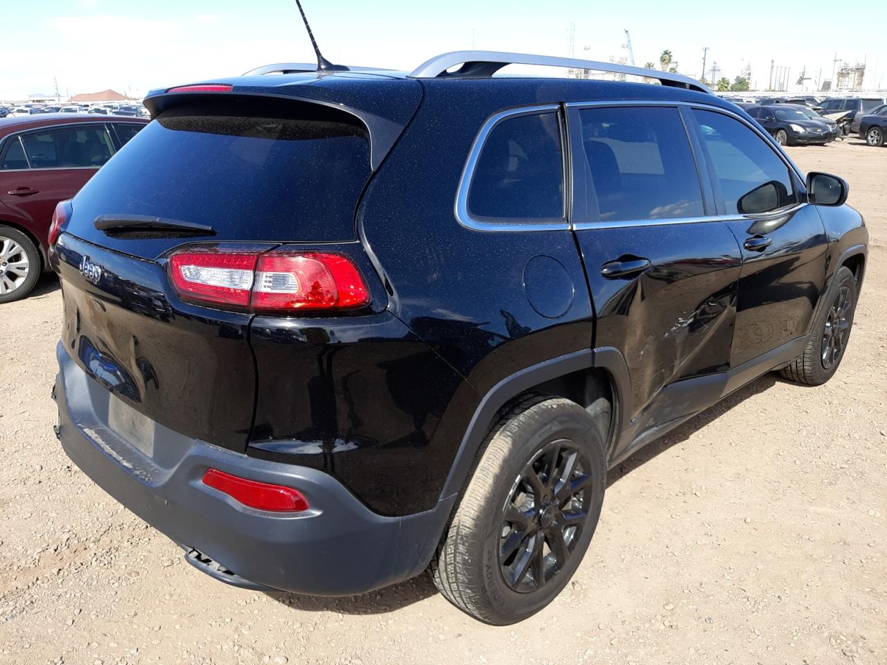 Photo 4 from auction – 2017 JEEP CHEROKEE L with VIN 1C4PJLCB3HD222045
