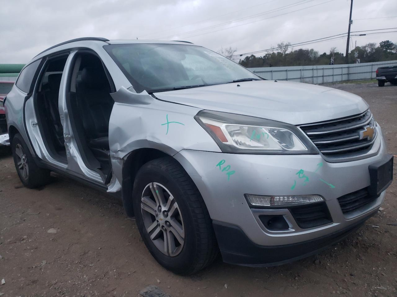 CHEVROLET TRAVERSE L 2015 with VIN 1GNKRGKD4FJ306698 - Photo from auction