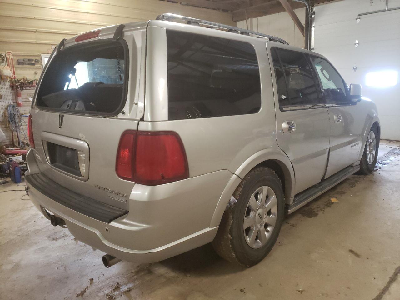 Photo 4 from auction – 2006 LINCOLN NAVIGATOR with VIN 5LMFU28506LJ20665