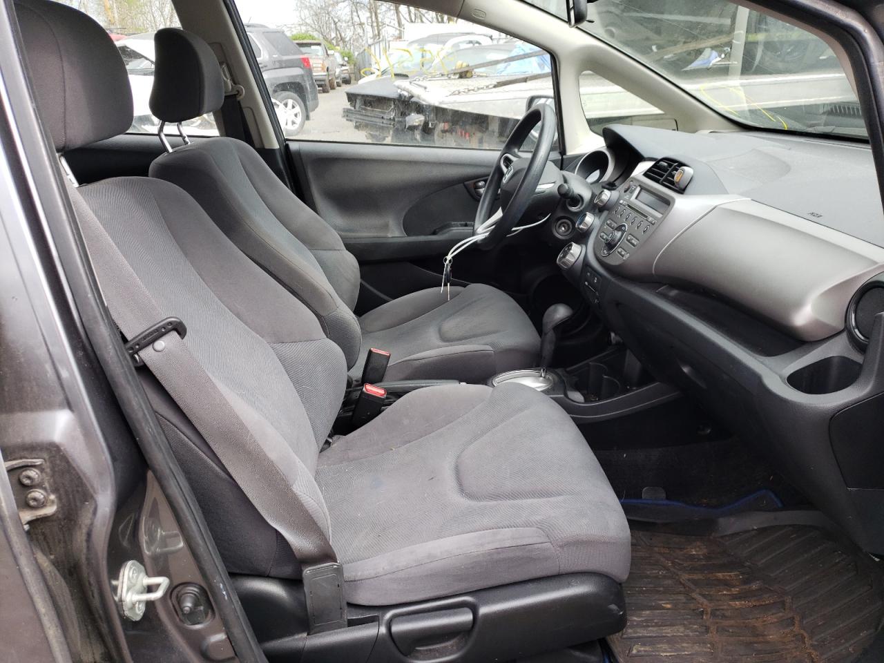 Photo 5 from auction – 2013 HONDA FIT with VIN JHMGE8H32DC051953