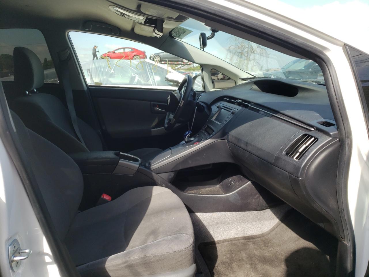 Photo 5 from auction – 2013 TOYOTA PRIUS with VIN JTDKN3DU4D5698940