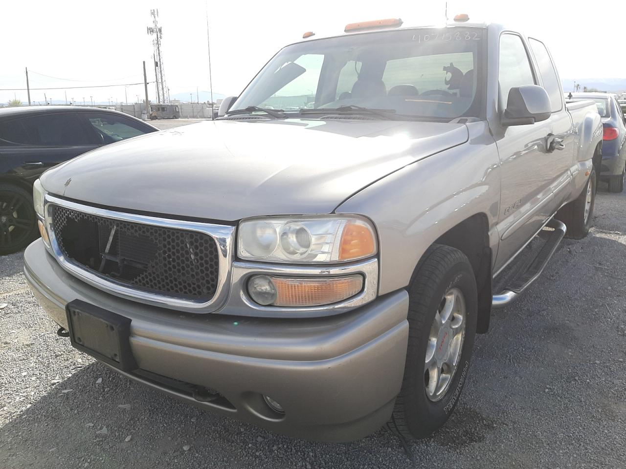 Photo 2 from auction – 2002 GMC SIERRA K15 with VIN 2GTFK69UX21307471