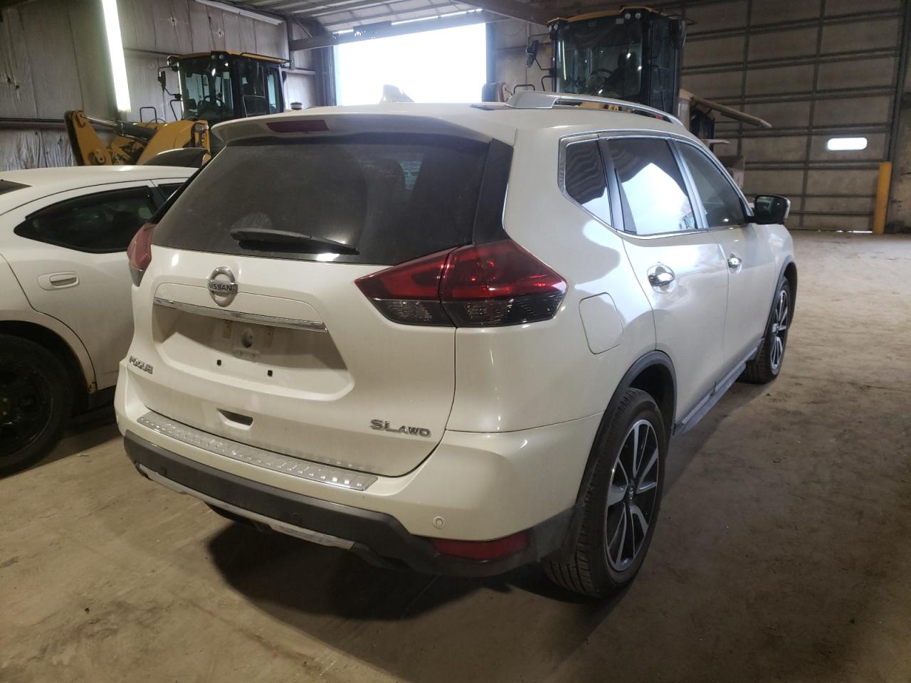 Photo 4 from auction – 2019 NISSAN ROGUE S with VIN 5N1AT2MV4KC826828