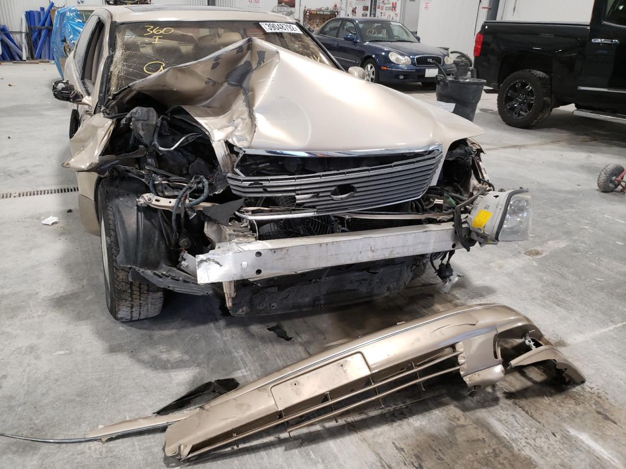 Photo 9 from auction – 2000 LEXUS LS 400 with VIN JT8BH28F9Y0180756