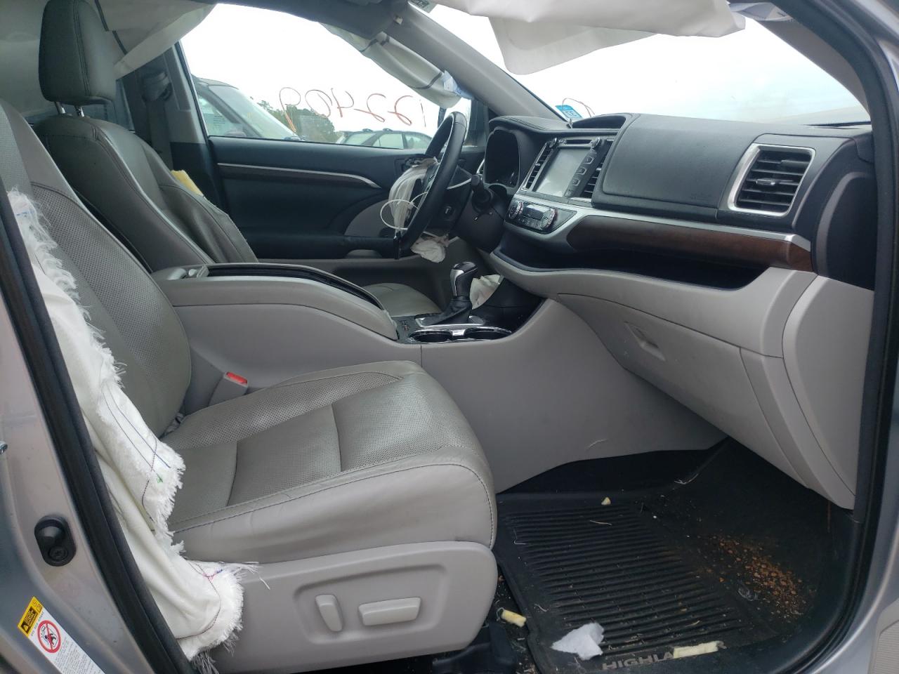Photo 5 from auction – 2015 TOYOTA HIGHLANDER with VIN 5TDYKRFH7FS074911