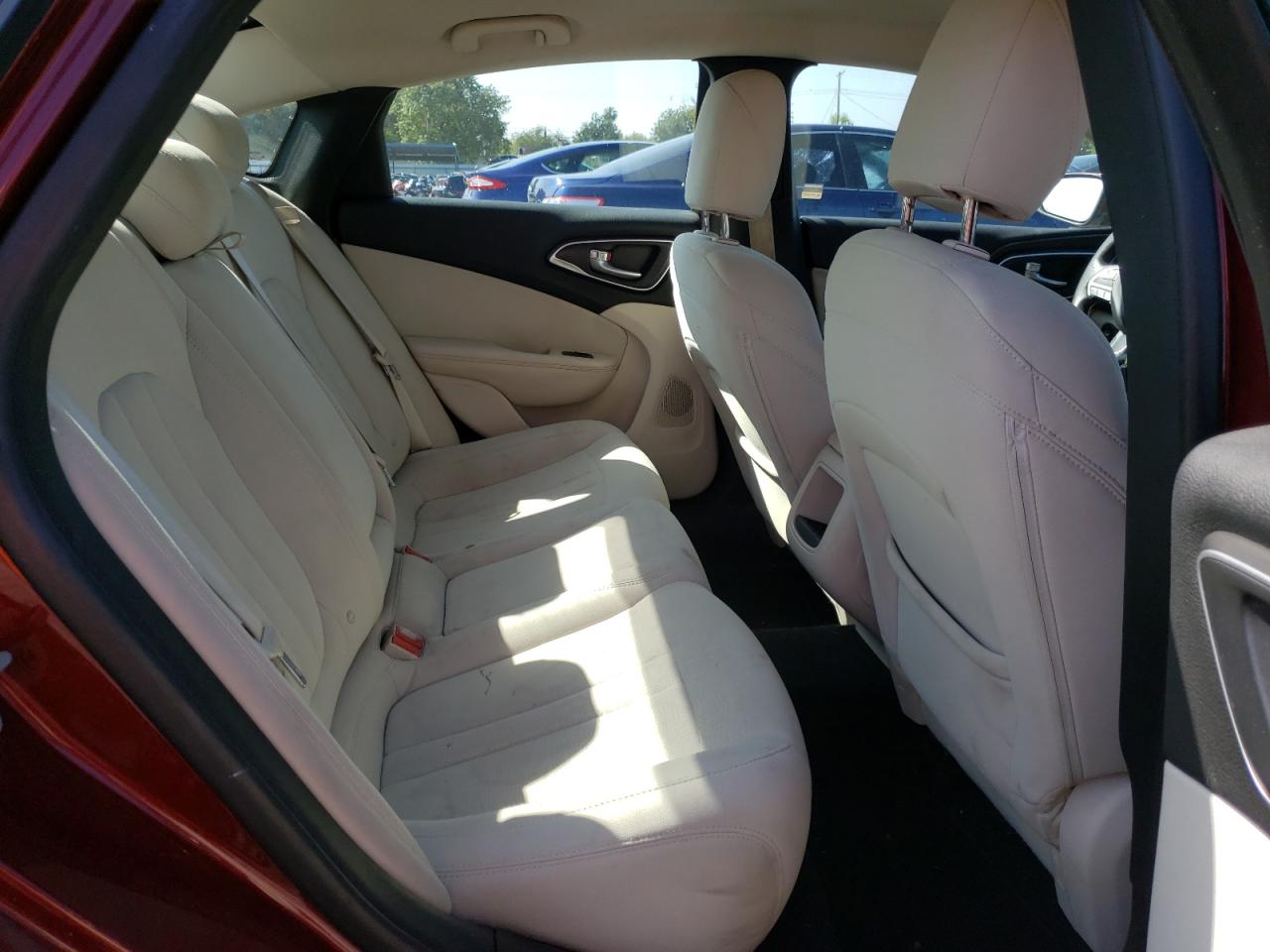 Photo 6 from auction – 2015 CHRYSLER 200 LIMITE with VIN 1C3CCCAB9FN577048