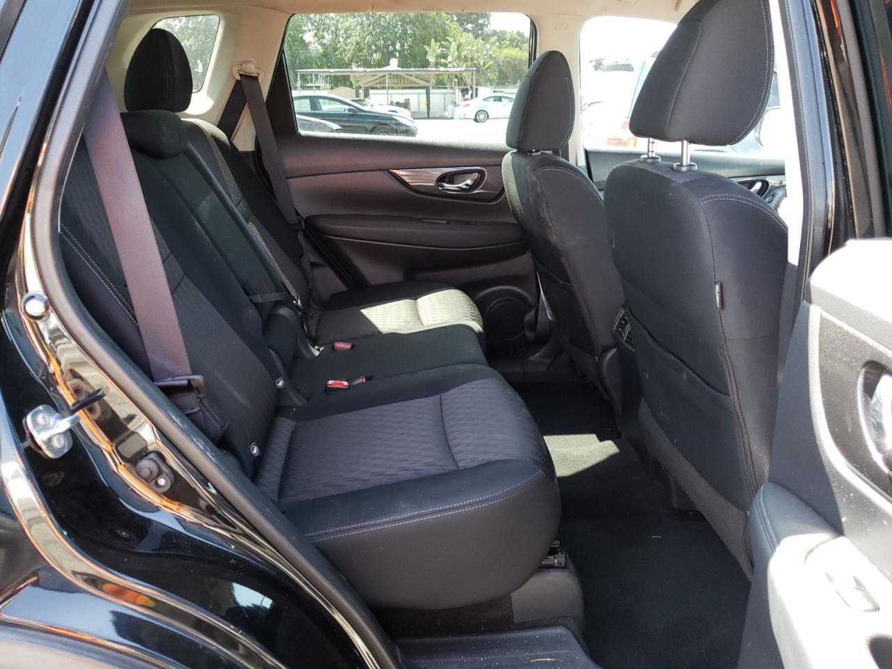 Photo 6 from auction – 2017 NISSAN ROGUE S with VIN KNMAT2MT0HP609121