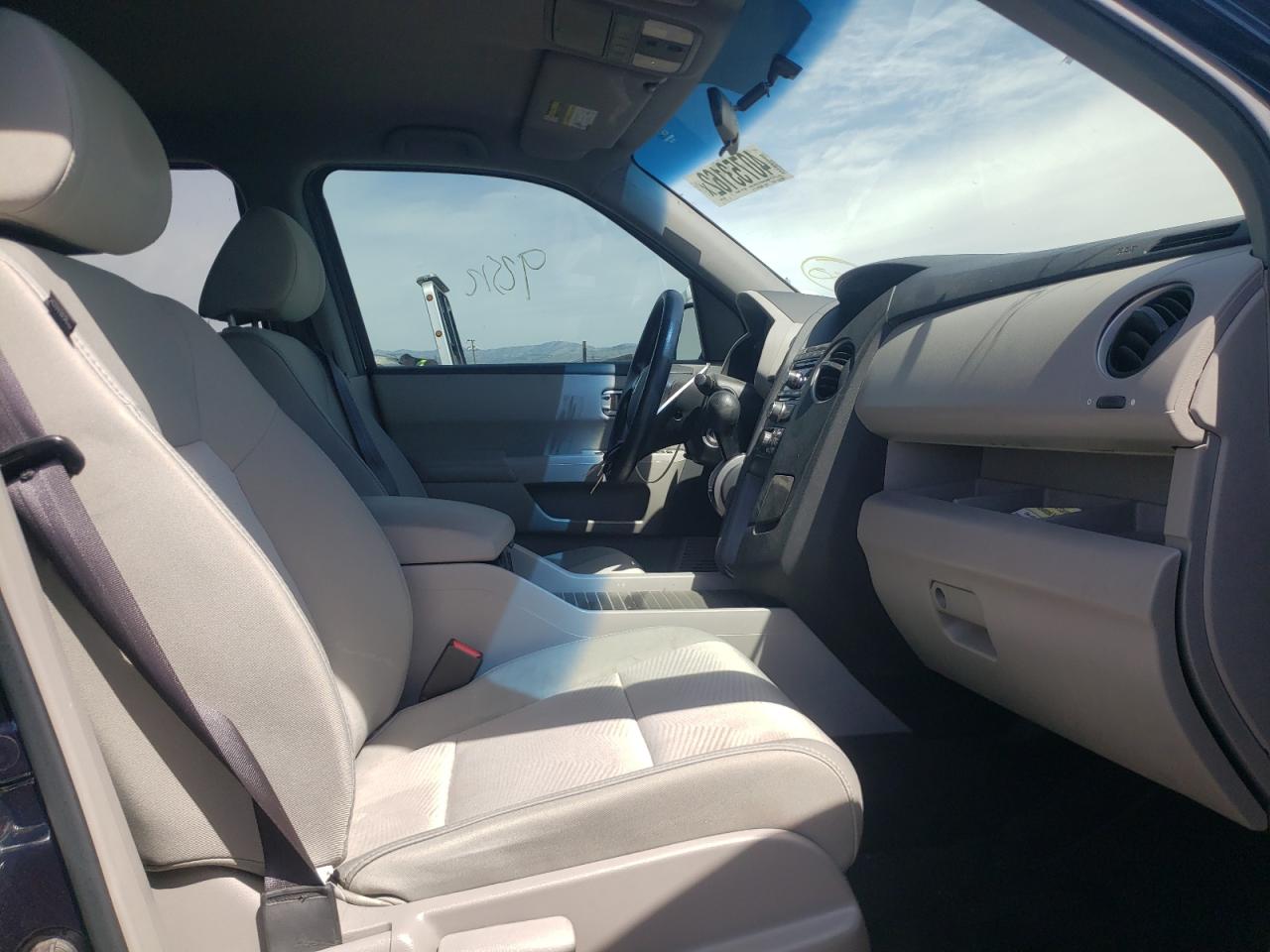 Photo 5 from auction – 2012 HONDA PILOT LX with VIN 5FNYF3H2XCB029259