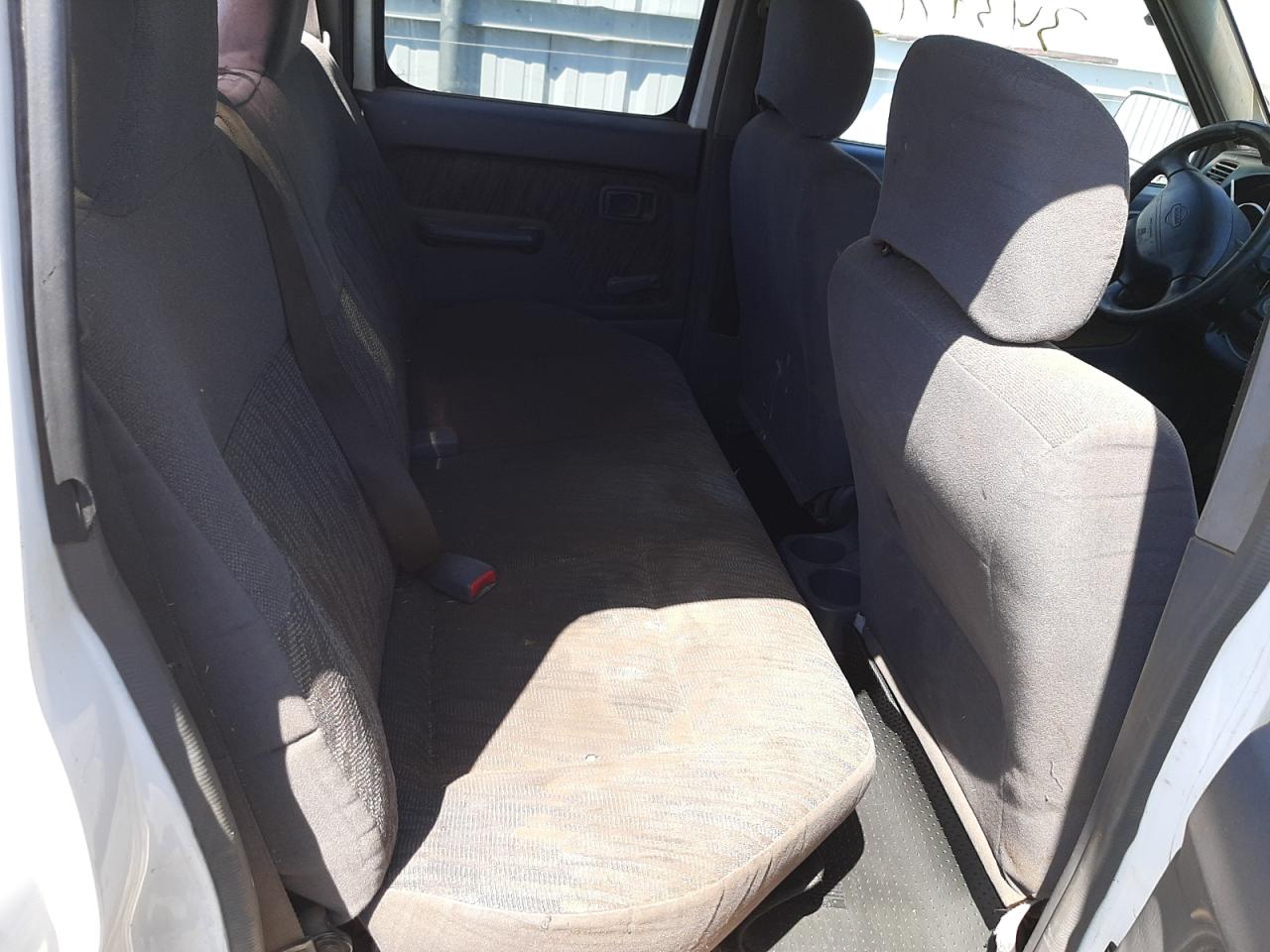 Photo 6 from auction – 2000 NISSAN FRONTIER C with VIN 1N6ED27TXYC357828