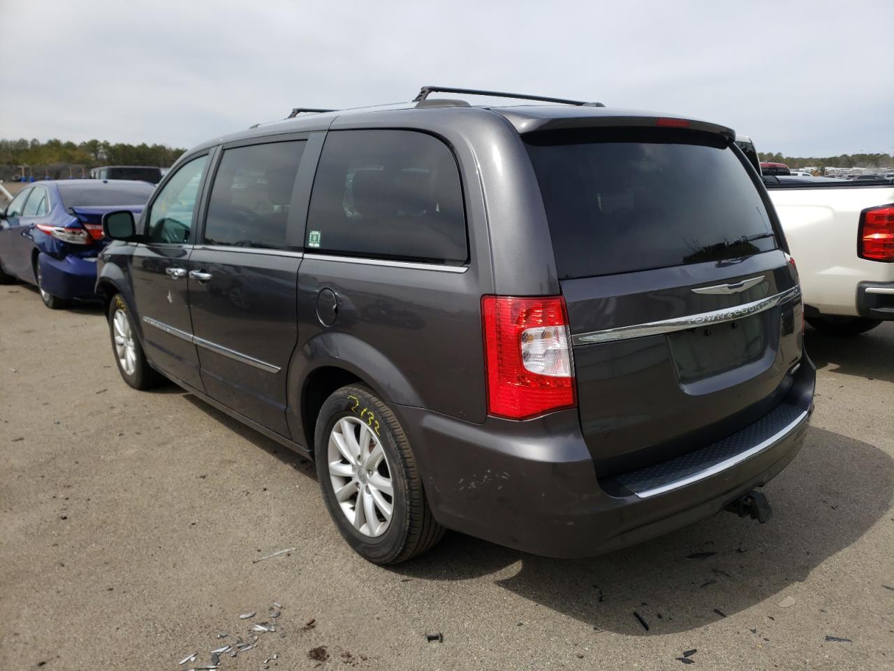 Photo 3 from auction – 2015 CHRYSLER TOWN & COU with VIN 2C4RC1GG8FR656615