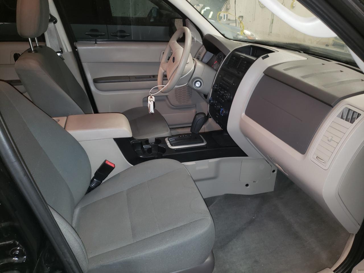 Zdjęcie 5 z aukcji – 2010 FORD ESCAPE XLS z VIN 1FMCU9C79AKD40781
