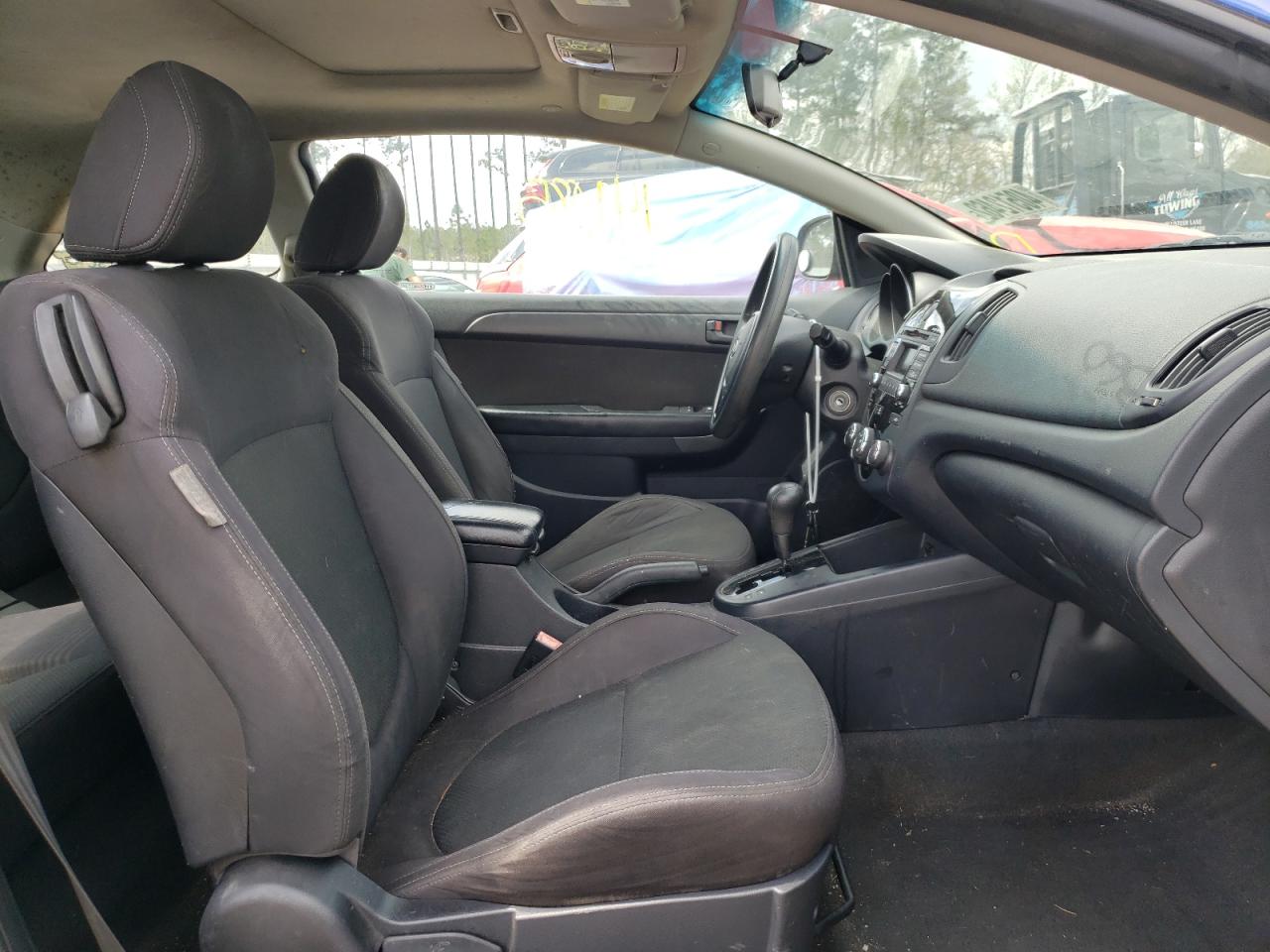 Photo 5 from auction – 2010 KIA FORTE EX with VIN KNAFU6A22A5186238