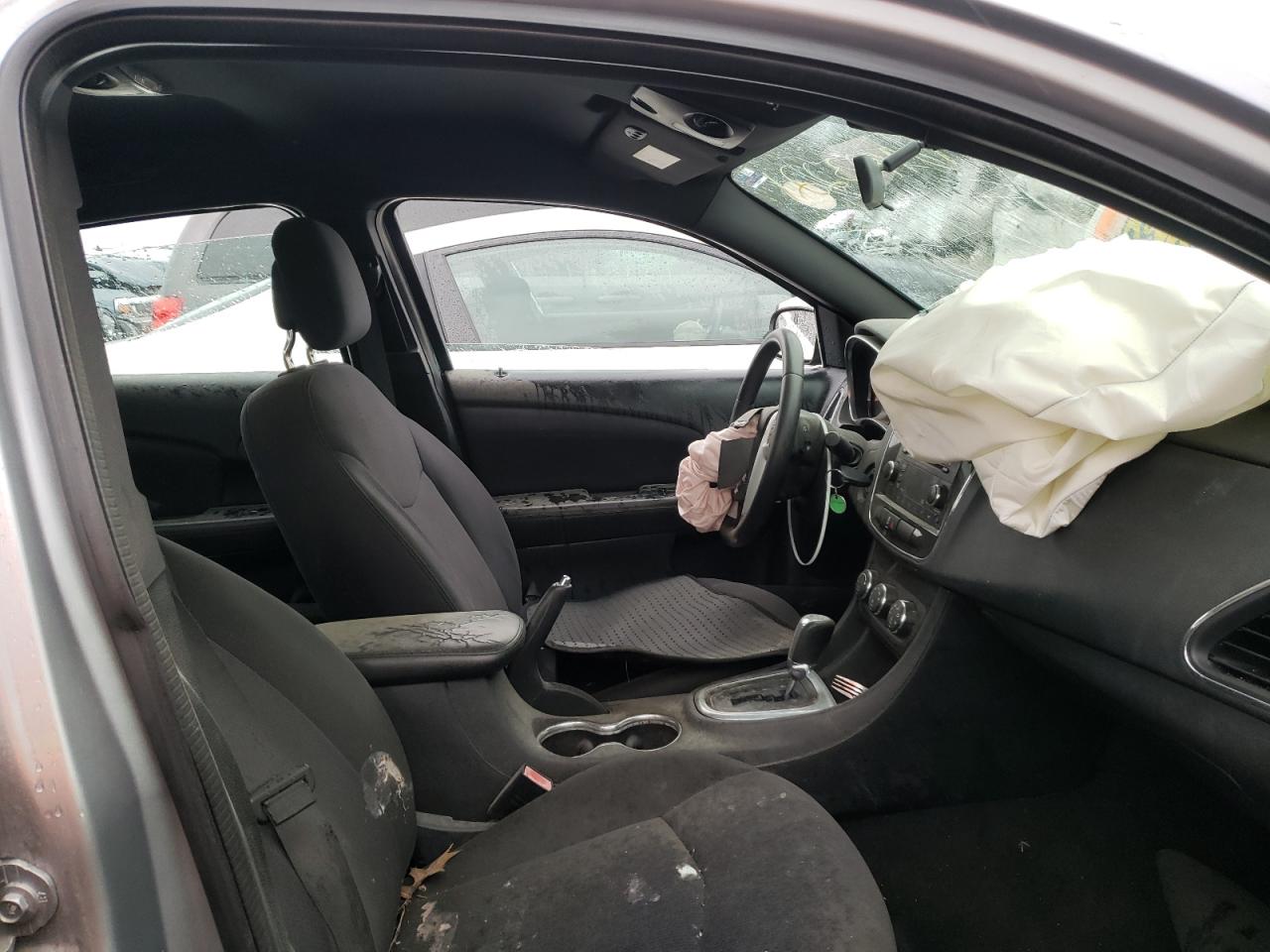 Photo 5 from auction – 2013 CHRYSLER 200 TOURIN with VIN 1C3CCBBB9DN651414