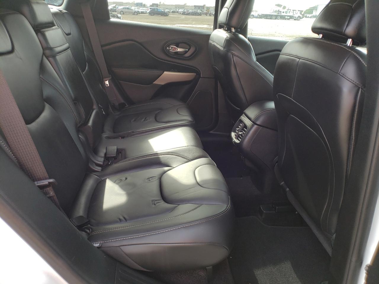 Photo 6 from auction – 2018 JEEP CHEROKEE L with VIN 1C4PJLDX4JD518191