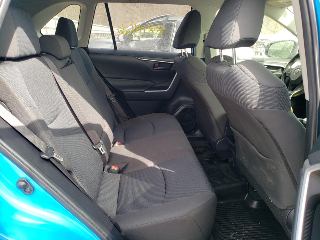 Photo 6 from auction – 2019 TOYOTA RAV4 LE with VIN JTMF1RFV4KD005910