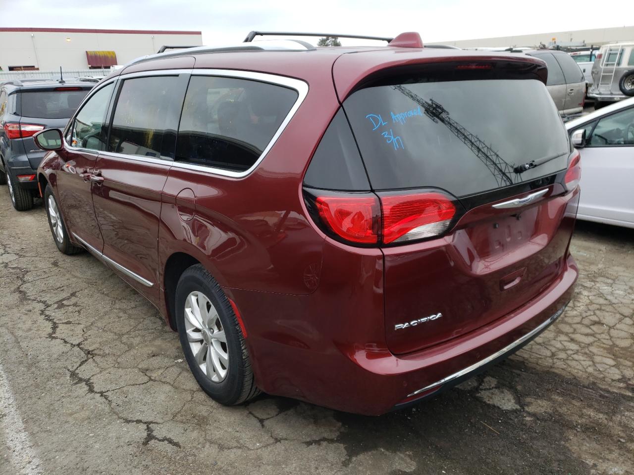 Photo 3 from auction – 2019 CHRYSLER PACIFICA T with VIN 2C4RC1BG7KR704705