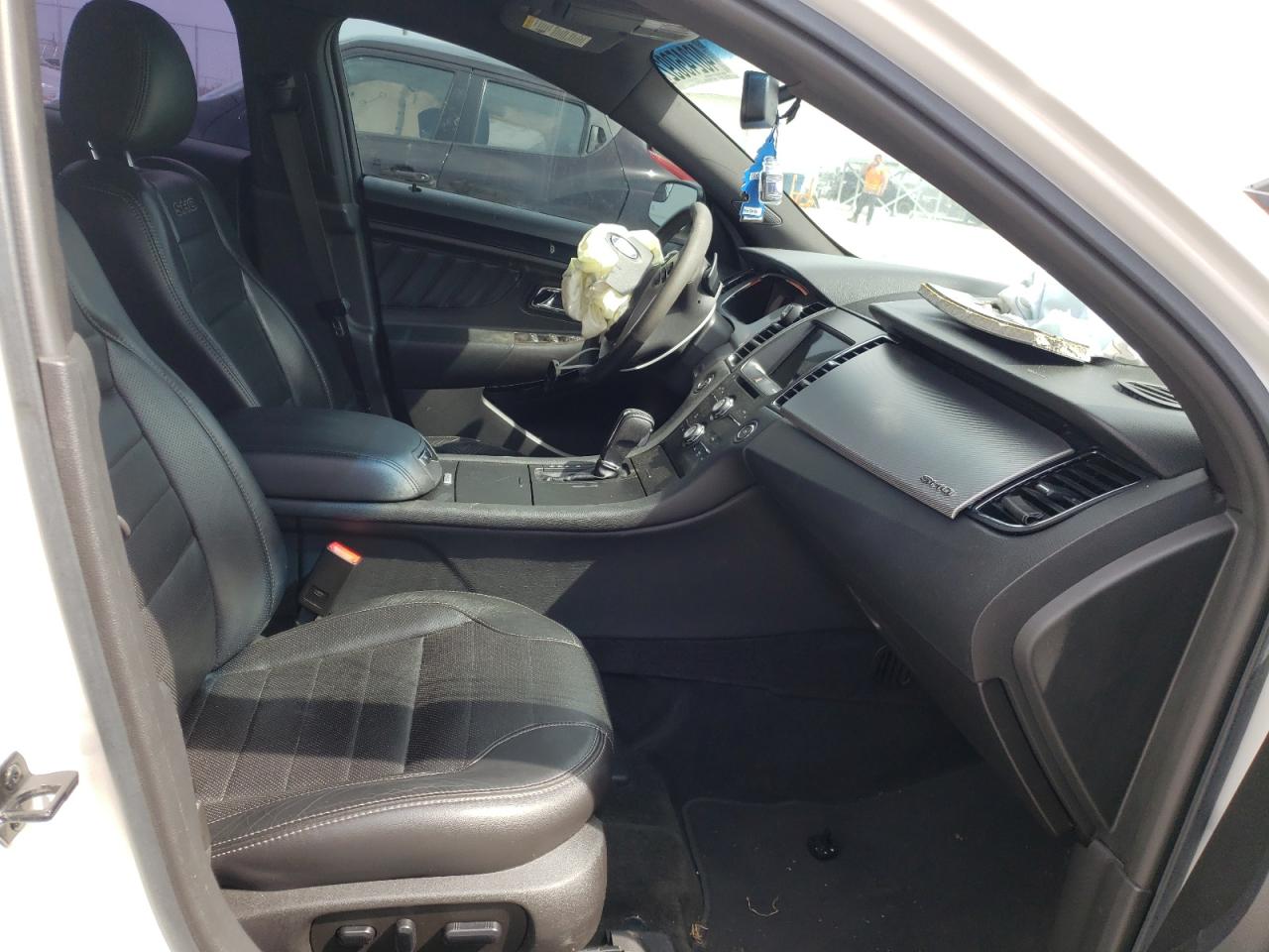 Photo 5 from auction – 2016 FORD TAURUS SHO with VIN 1FAHP2KT4GG131442