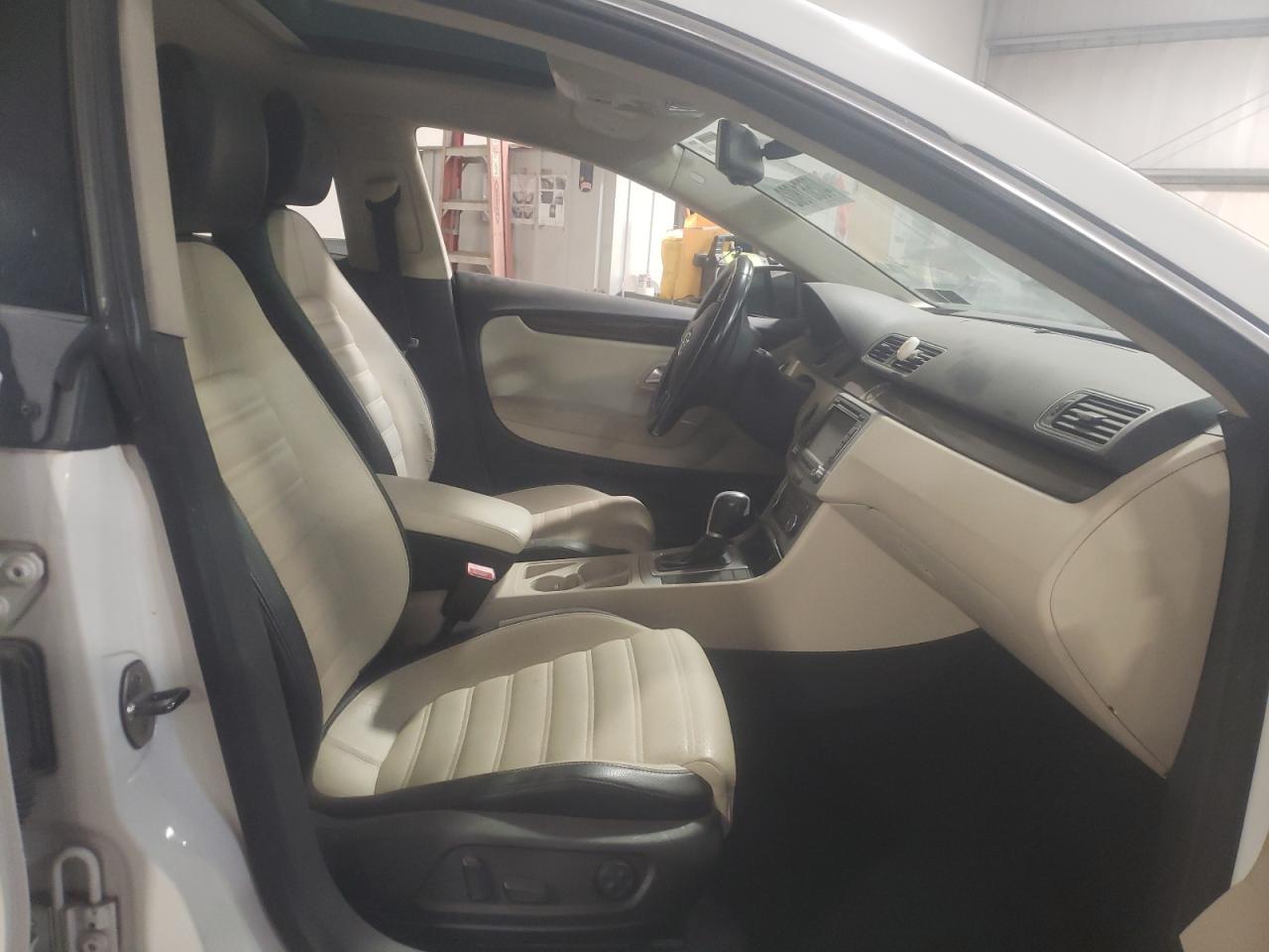 Photo 5 from auction – 2012 VOLKSWAGEN CC LUXURY with VIN WVWHP7AN8CE504451