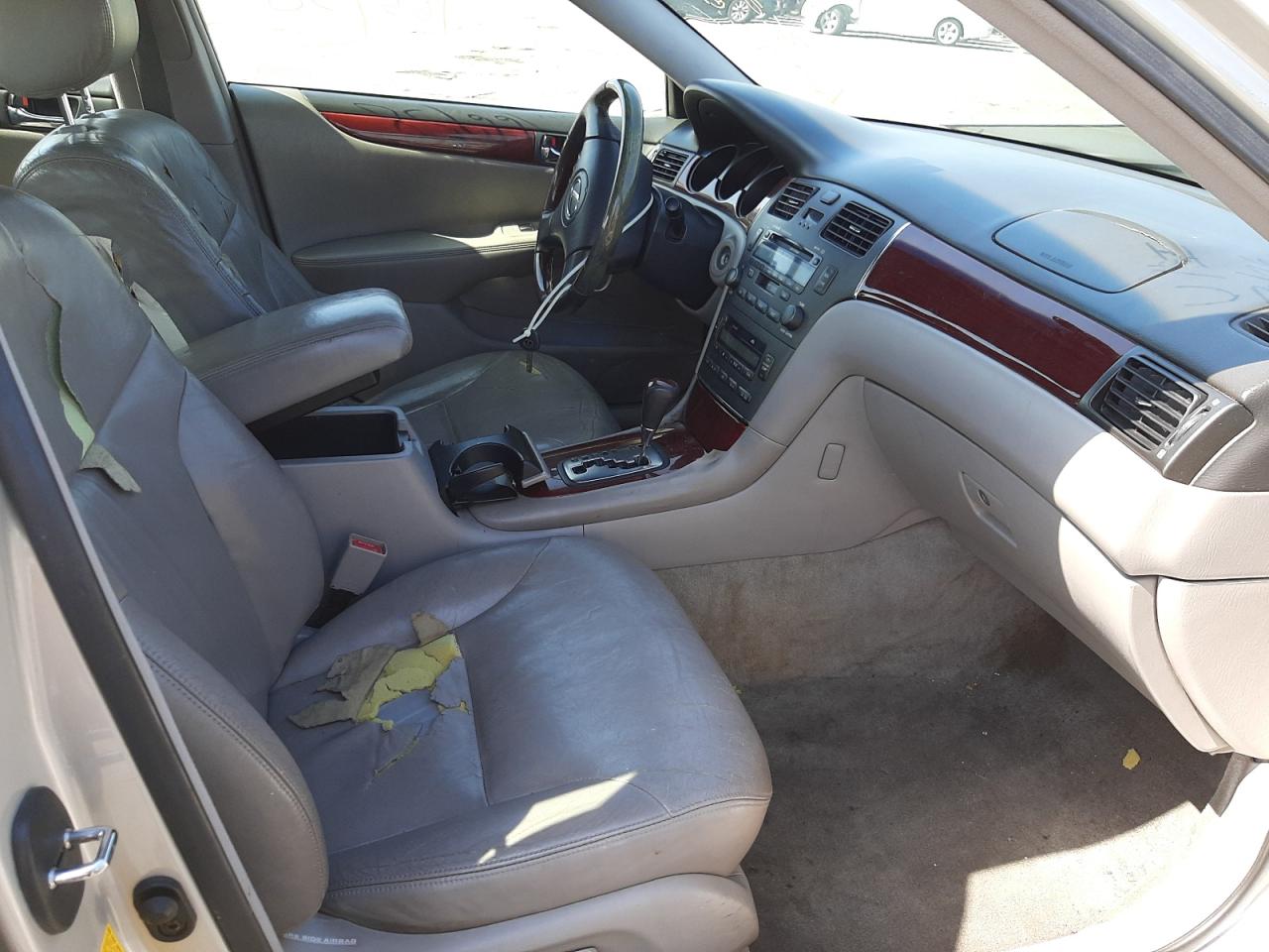 Photo 5 from auction – 2002 LEXUS ES 300 with VIN JTHBF30G720060753
