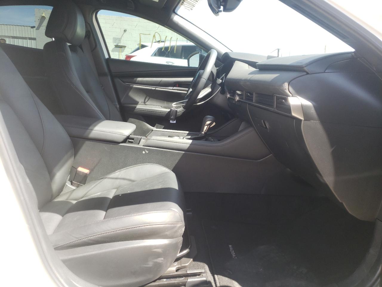 Photo 5 from auction – 2020 MAZDA 3 with VIN JM1BPALM6L1175117