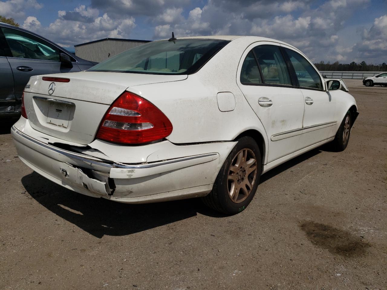 Photo 4 from auction – 2005 MERCEDES-BENZ E 320 with VIN WDBUF65J55A720351