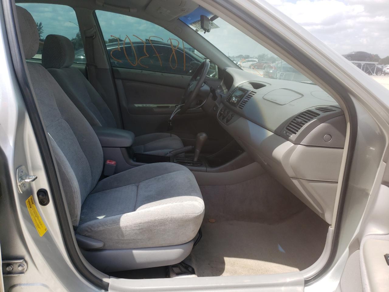 Photo 5 from auction – 2004 TOYOTA CAMRY LE with VIN 4T1BE30K64U351003
