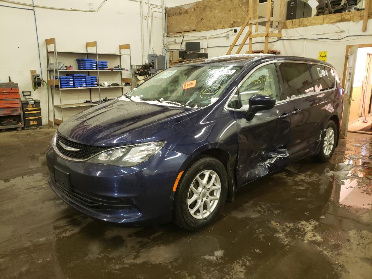 Photo 2 from auction – 2017 CHRYSLER PACIFICA T with VIN 2C4RC1DGXHR770610