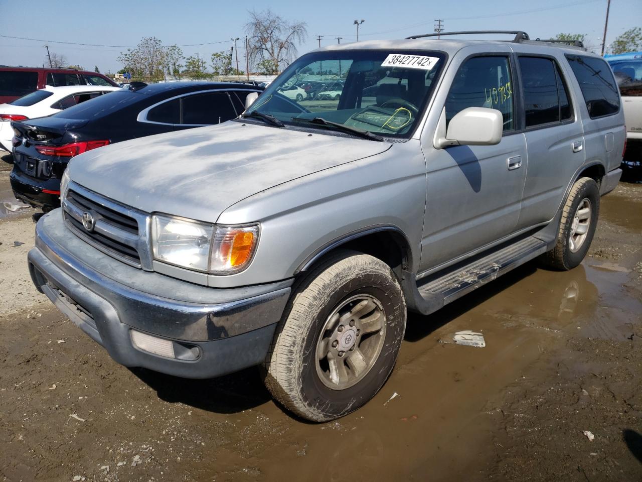 Photo 2 from auction – 2000 TOYOTA 4RUNNER SR with VIN JT3GN86R1Y0169948